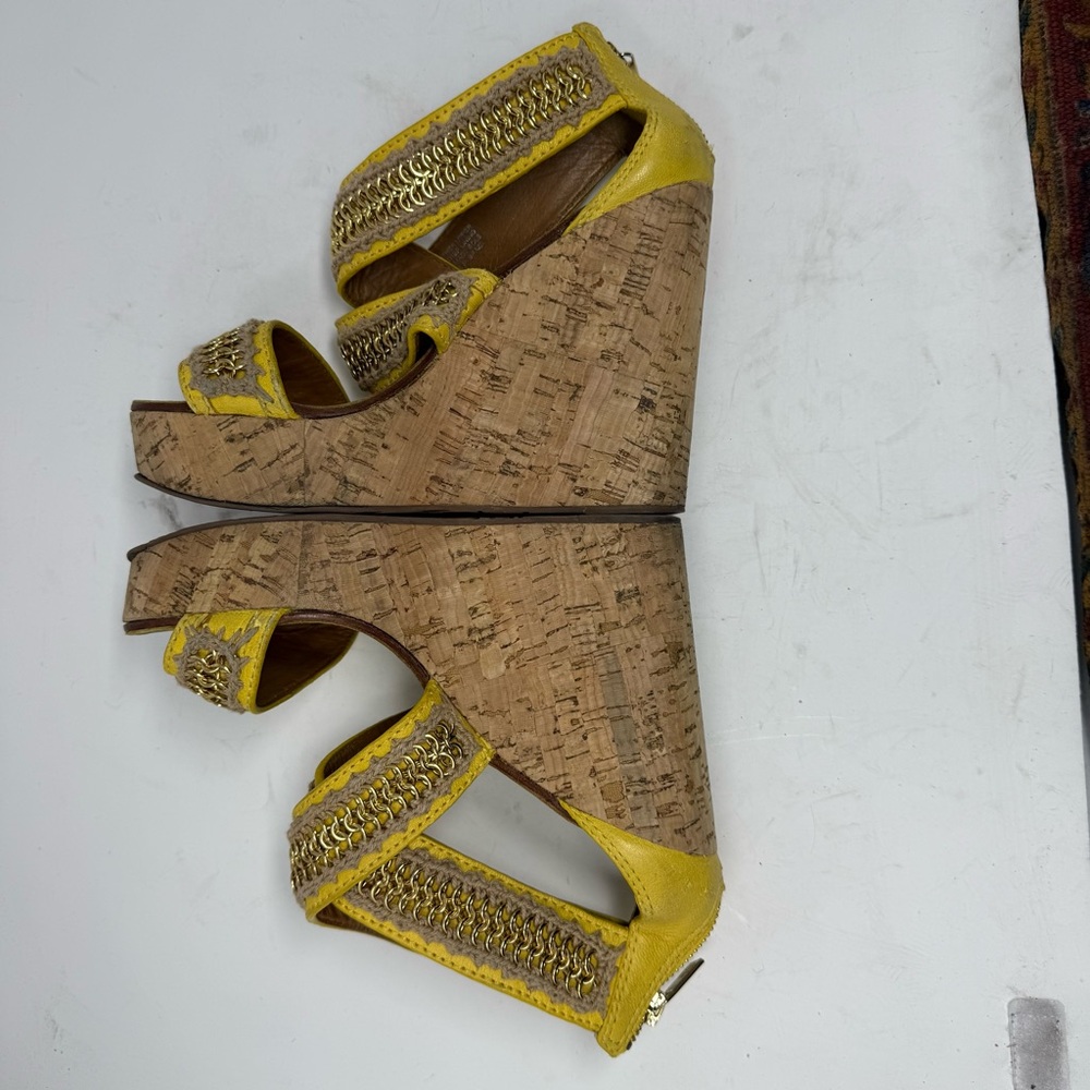 Tory Burch Lucian YellowLeather Gold Chain Strappy Cork Wedge Sandals Women’s 8M - Picture 6 of 12